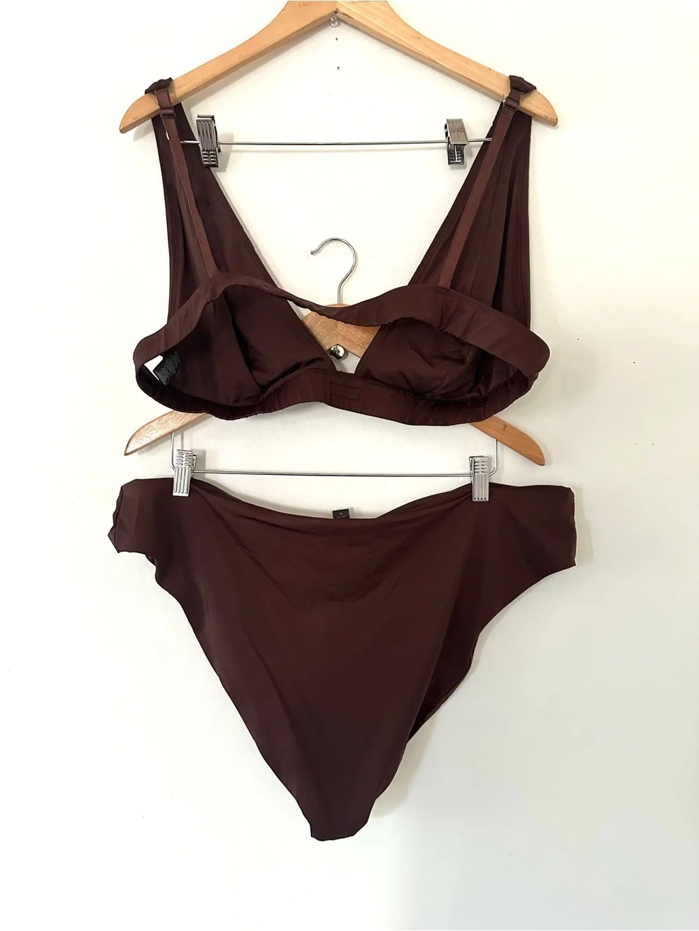 SKIMS SIGNATURE SWIM PLUNGE BIKINI TOP  AND BOTTOMS Cocoa